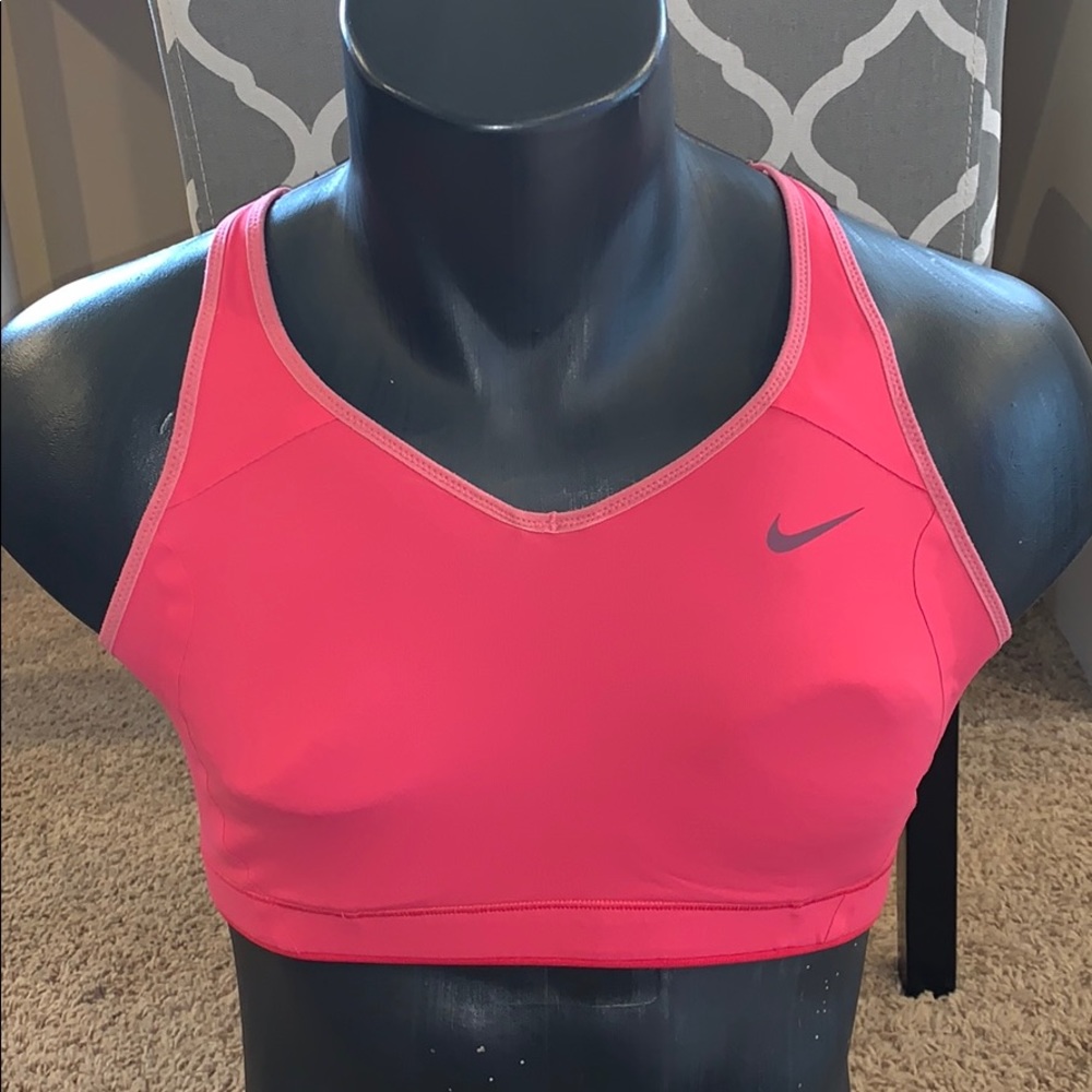 Nike dri-fit sports bra size medium